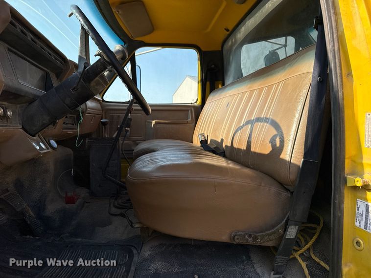 image for item DJ7793 1993 Ford F700 dump truck