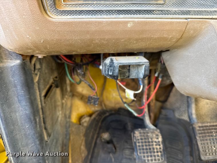 image for item DJ7793 1993 Ford F700 dump truck