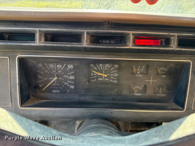 image for item DJ7793 1993 Ford F700 dump truck