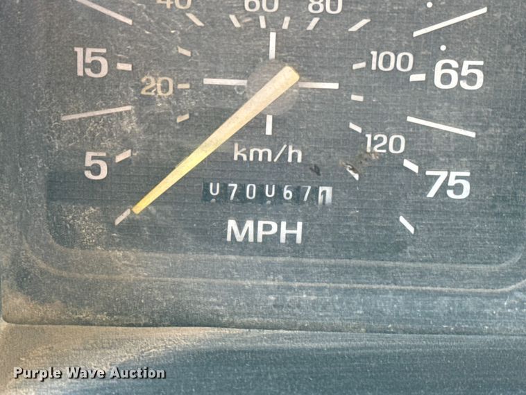 image for item DJ7793 1993 Ford F700 dump truck