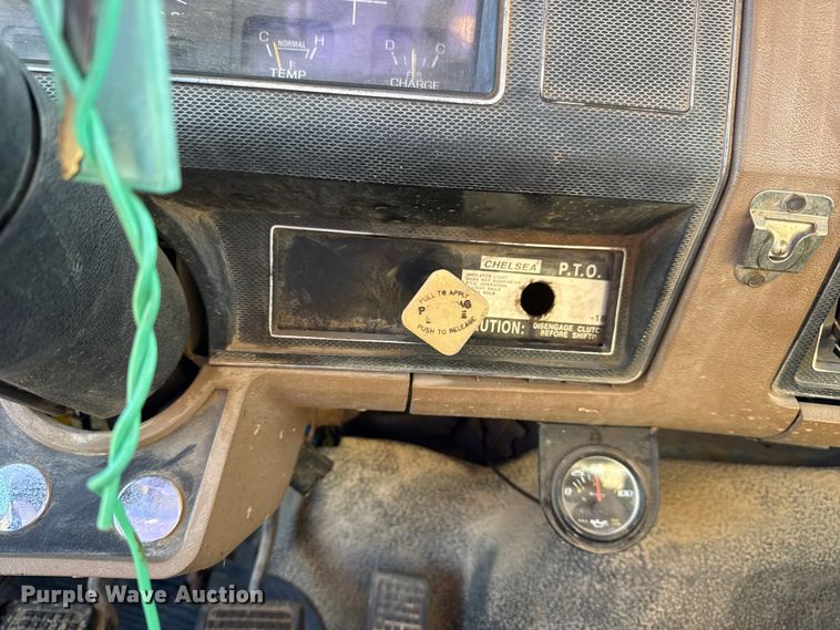 image for item DJ7793 1993 Ford F700 dump truck