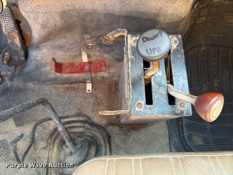 image for item DJ7793 1993 Ford F700 dump truck