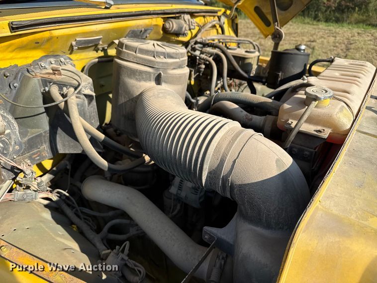 image for item DJ7793 1993 Ford F700 dump truck