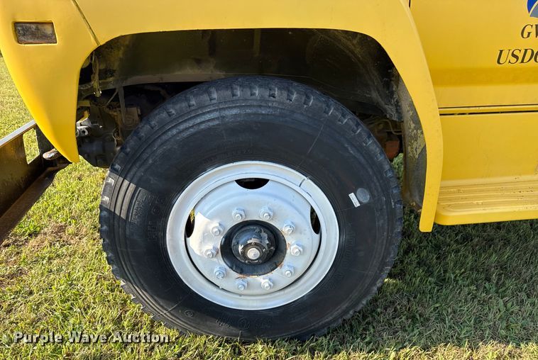 image for item DJ7793 1993 Ford F700 dump truck