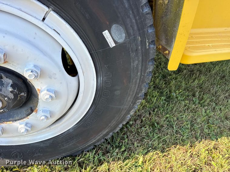 image for item DJ7793 1993 Ford F700 dump truck