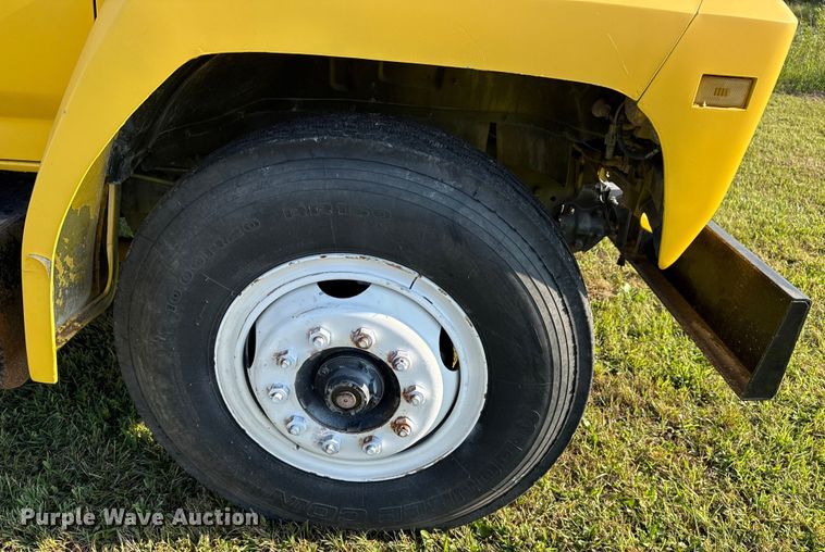 image for item DJ7793 1993 Ford F700 dump truck