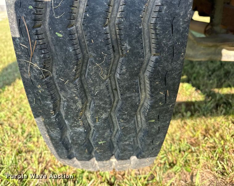 image for item DJ7793 1993 Ford F700 dump truck