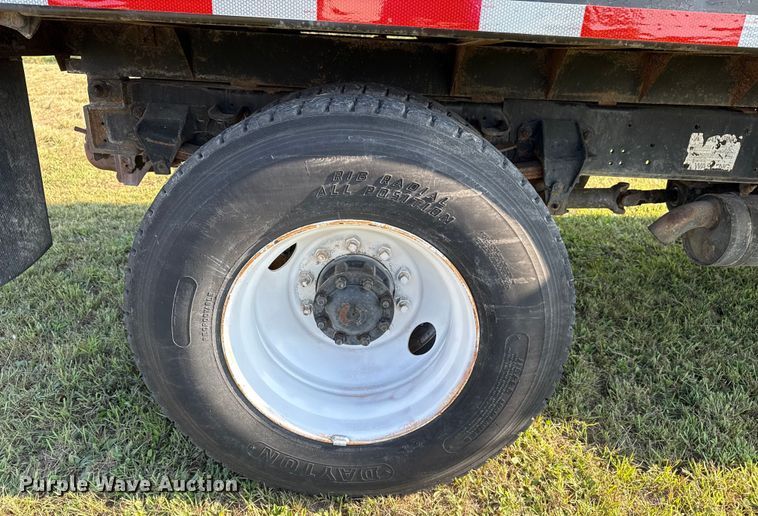 image for item DJ7793 1993 Ford F700 dump truck