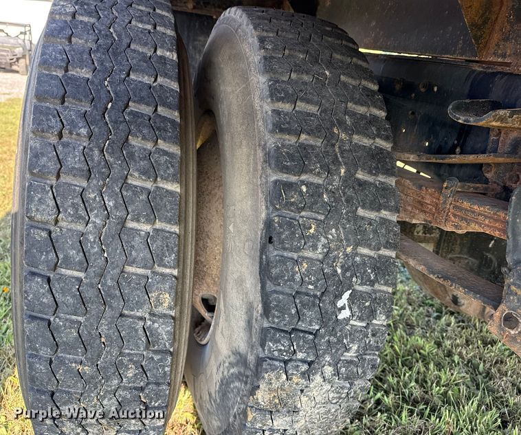 image for item DJ7793 1993 Ford F700 dump truck