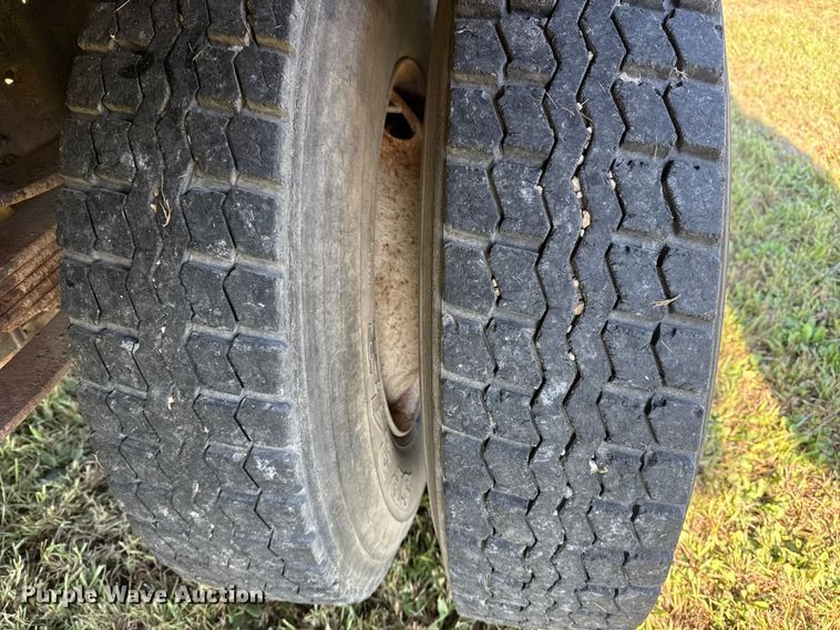 image for item DJ7793 1993 Ford F700 dump truck