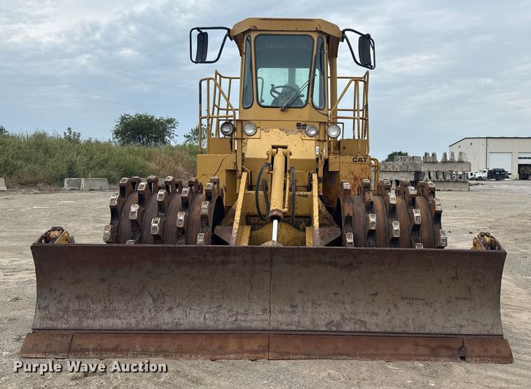 image for item DJ7805 1985 Caterpillar 815B soil compactor
