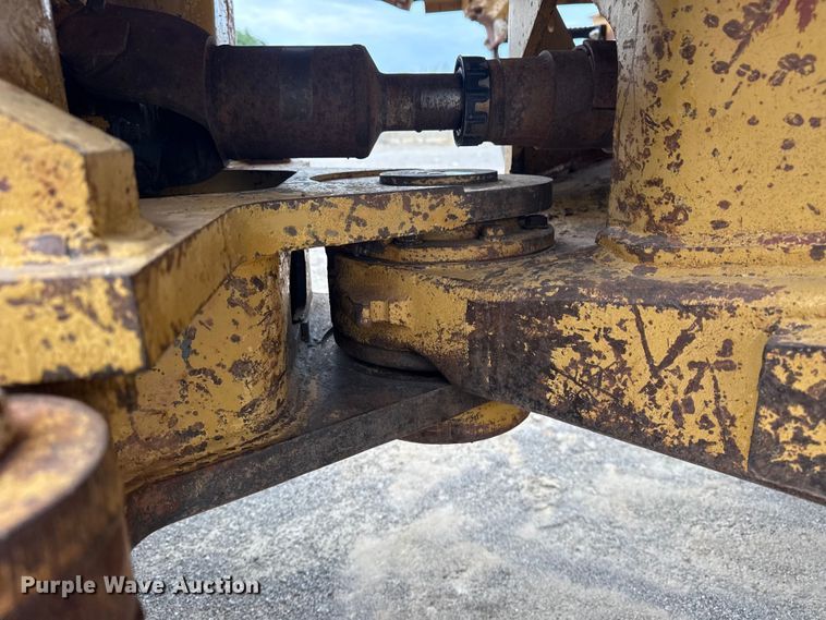 image for item DJ7805 1985 Caterpillar 815B soil compactor