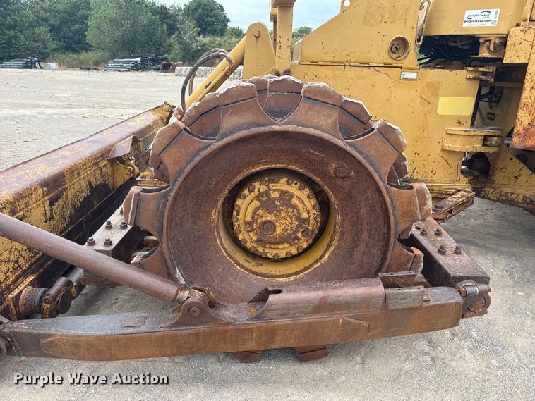 image for item DJ7805 1985 Caterpillar 815B soil compactor