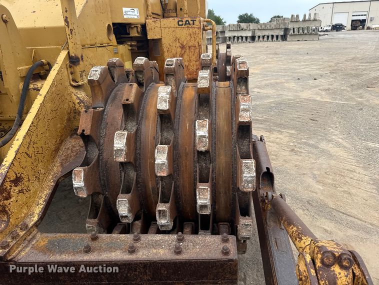 image for item DJ7805 1985 Caterpillar 815B soil compactor