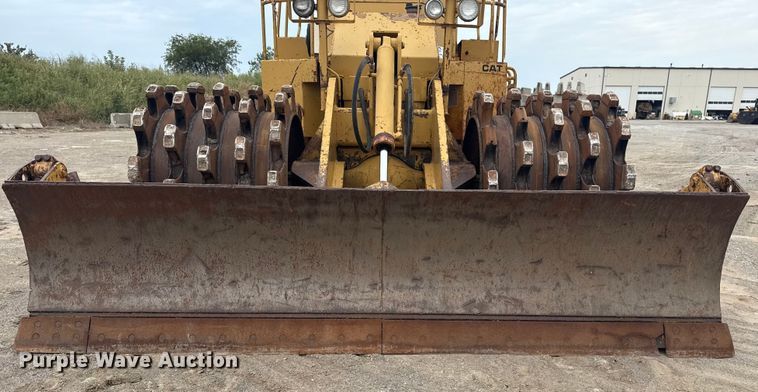 image for item DJ7805 1985 Caterpillar 815B soil compactor