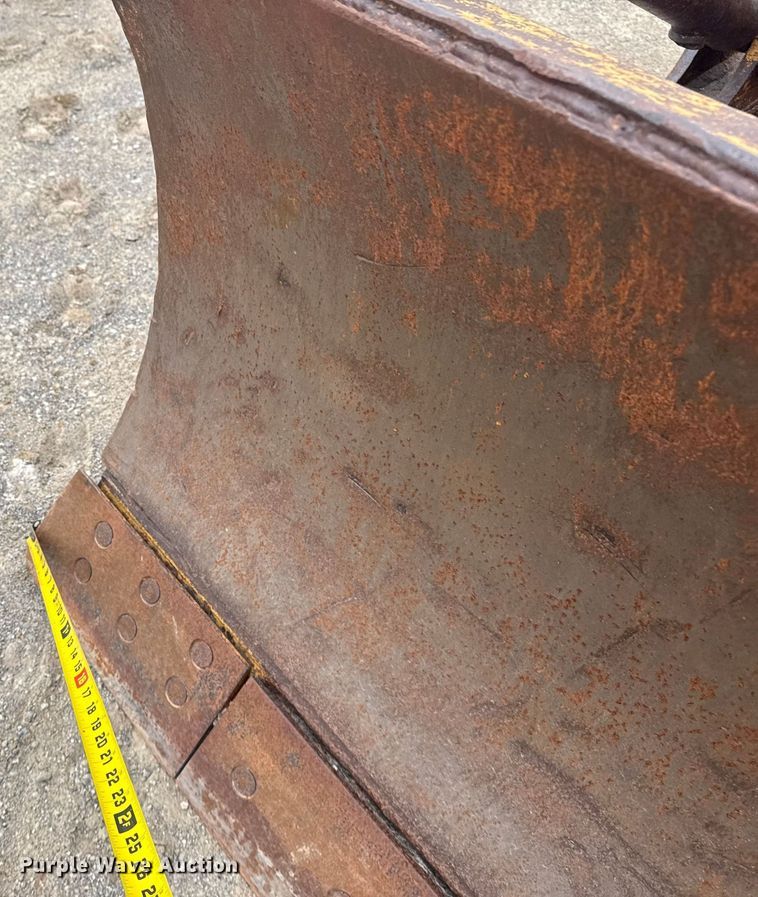 image for item DJ7805 1985 Caterpillar 815B soil compactor