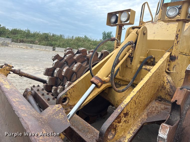 image for item DJ7805 1985 Caterpillar 815B soil compactor