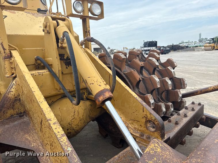 image for item DJ7805 1985 Caterpillar 815B soil compactor