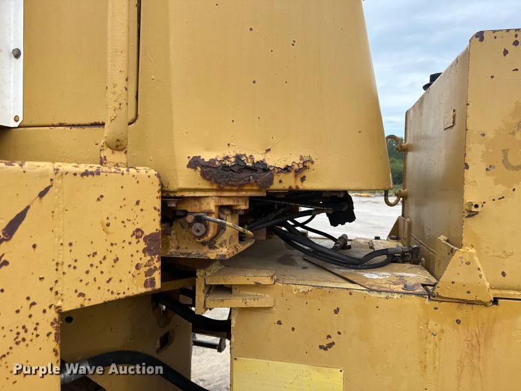 image for item DJ7805 1985 Caterpillar 815B soil compactor