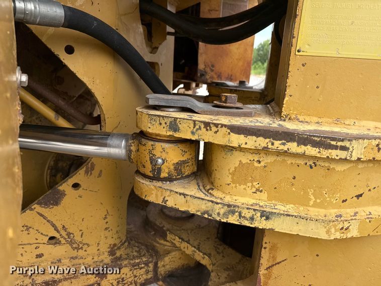 image for item DJ7805 1985 Caterpillar 815B soil compactor