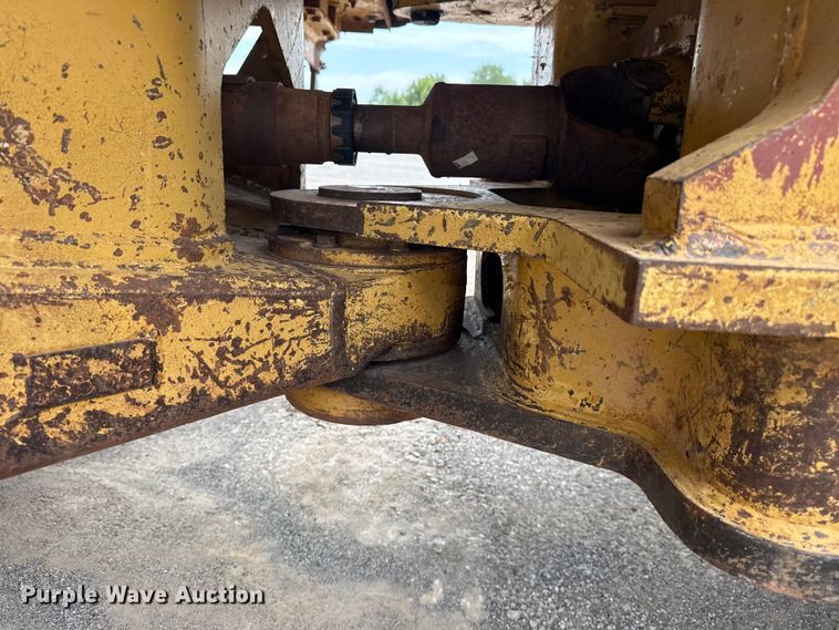 image for item DJ7805 1985 Caterpillar 815B soil compactor