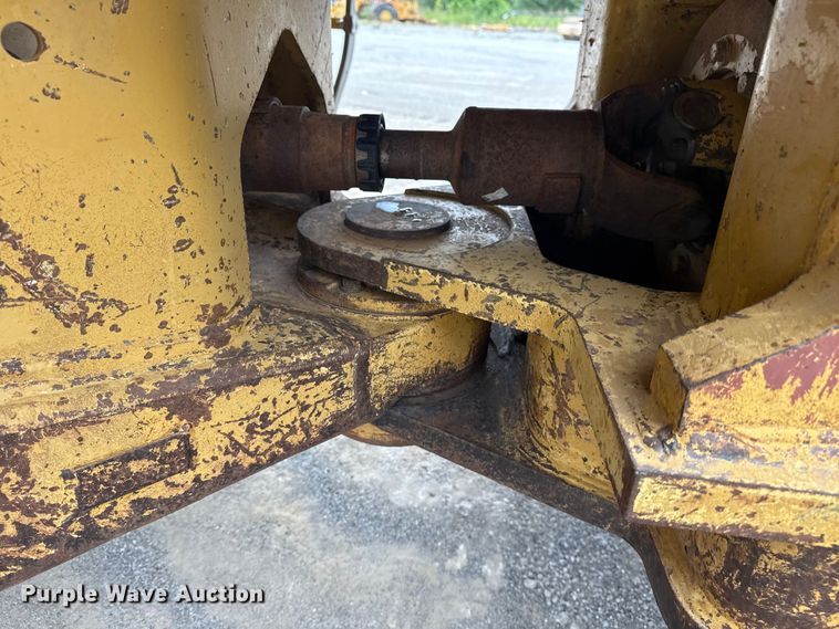 image for item DJ7805 1985 Caterpillar 815B soil compactor