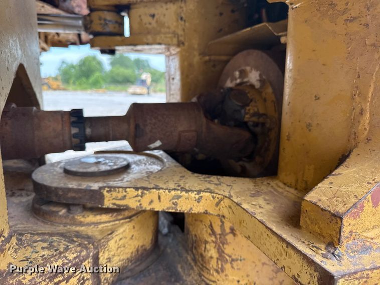 image for item DJ7805 1985 Caterpillar 815B soil compactor