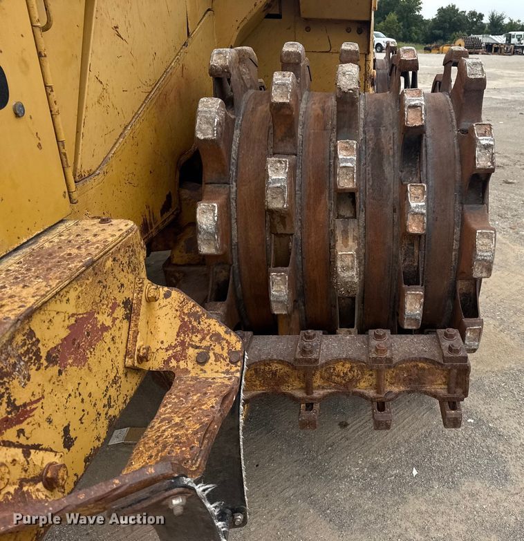 image for item DJ7805 1985 Caterpillar 815B soil compactor