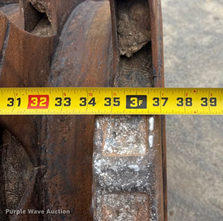 image for item DJ7805 1985 Caterpillar 815B soil compactor