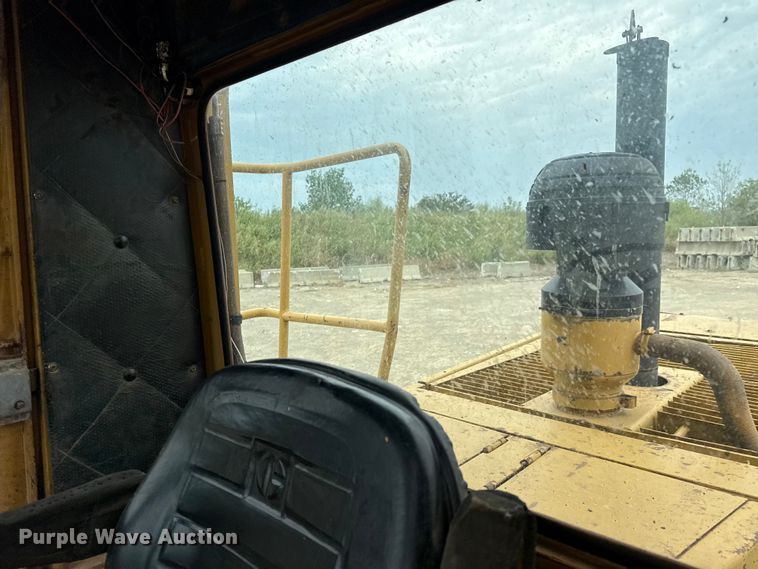 image for item DJ7805 1985 Caterpillar 815B soil compactor