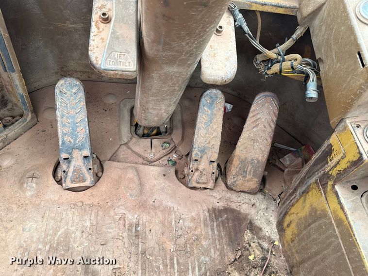 image for item DJ7805 1985 Caterpillar 815B soil compactor