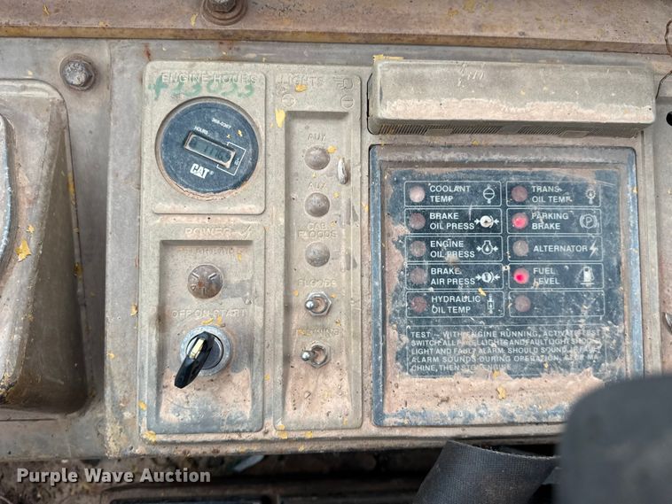 image for item DJ7805 1985 Caterpillar 815B soil compactor