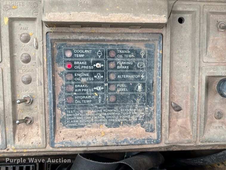 image for item DJ7805 1985 Caterpillar 815B soil compactor