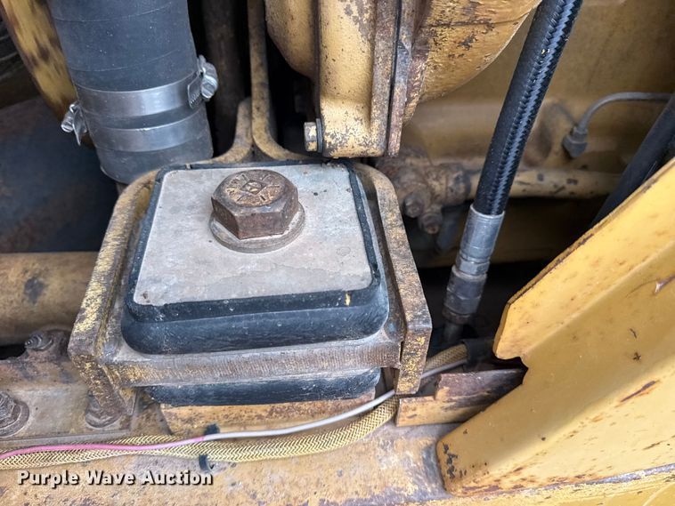 image for item DJ7805 1985 Caterpillar 815B soil compactor