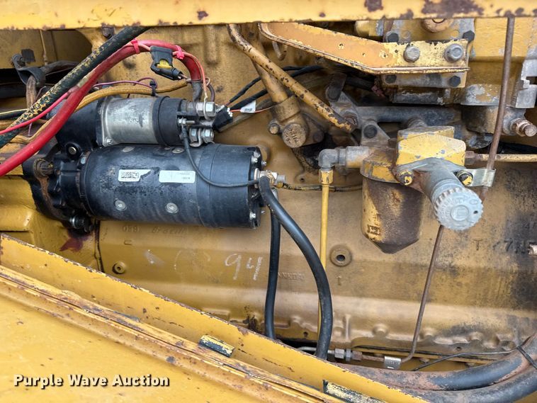 image for item DJ7805 1985 Caterpillar 815B soil compactor