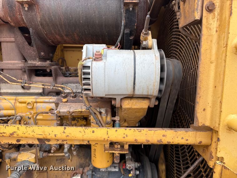 image for item DJ7805 1985 Caterpillar 815B soil compactor