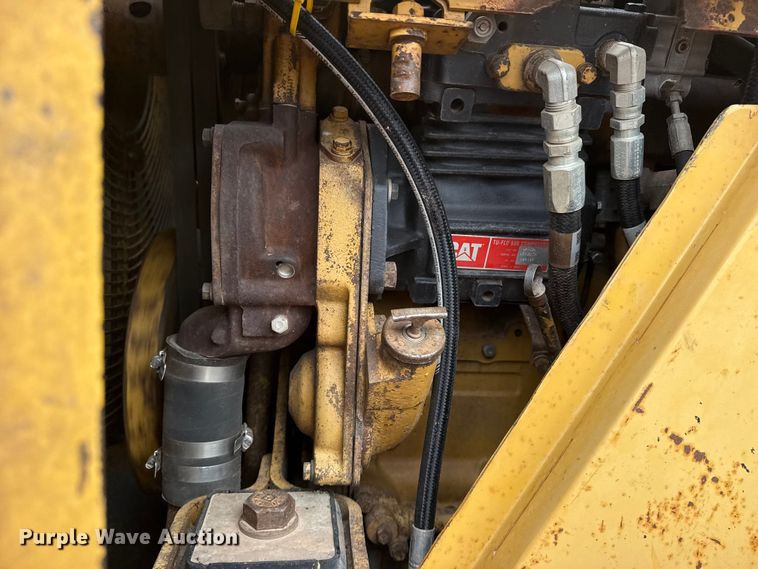 image for item DJ7805 1985 Caterpillar 815B soil compactor