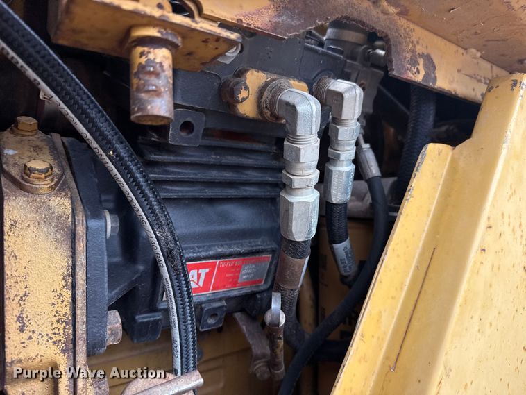 image for item DJ7805 1985 Caterpillar 815B soil compactor