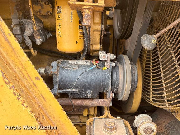 image for item DJ7805 1985 Caterpillar 815B soil compactor