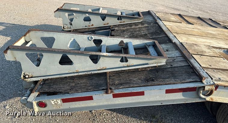 image for item DJ7813 1995 Trail King TK40LP-2400 equipment trailer