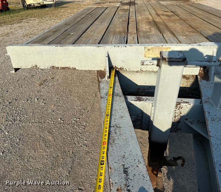 image for item DJ7813 1995 Trail King TK40LP-2400 equipment trailer