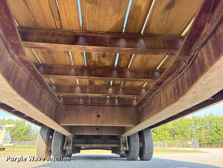 image for item DJ7813 1995 Trail King TK40LP-2400 equipment trailer