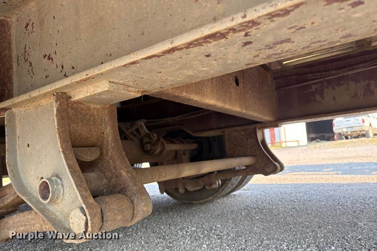 image for item DJ7813 1995 Trail King TK40LP-2400 equipment trailer