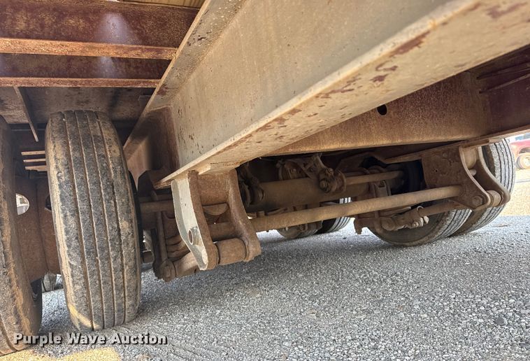 image for item DJ7813 1995 Trail King TK40LP-2400 equipment trailer