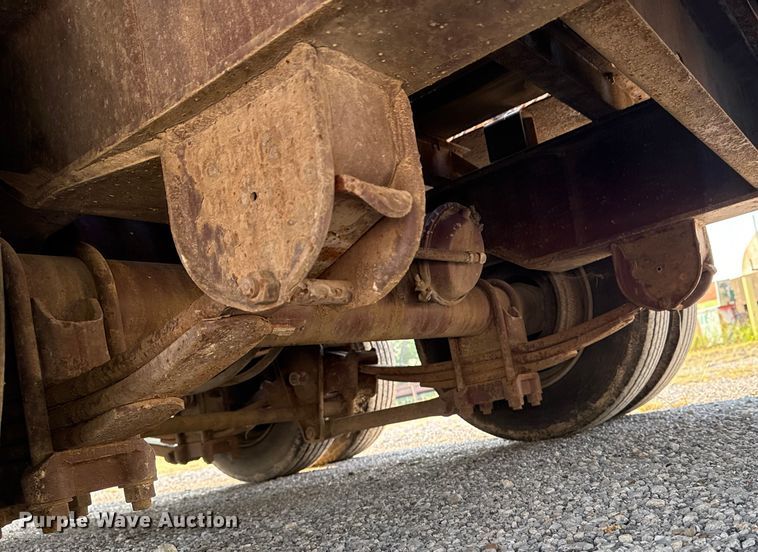 image for item DJ7813 1995 Trail King TK40LP-2400 equipment trailer