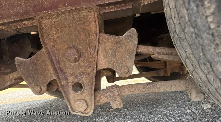 image for item DJ7813 1995 Trail King TK40LP-2400 equipment trailer