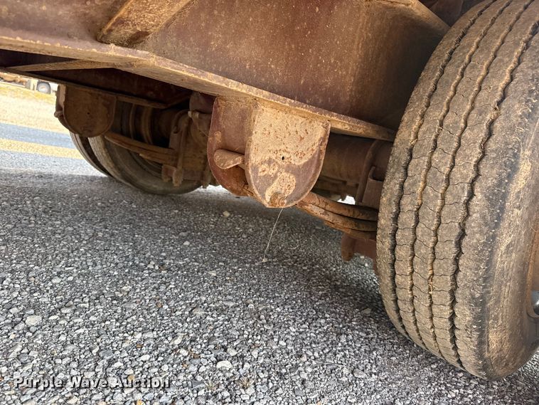 image for item DJ7813 1995 Trail King TK40LP-2400 equipment trailer