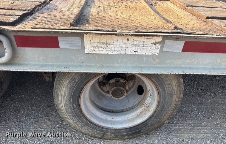 image for item DJ7813 1995 Trail King TK40LP-2400 equipment trailer