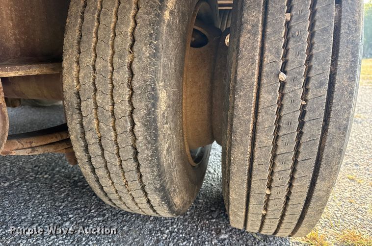 image for item DJ7813 1995 Trail King TK40LP-2400 equipment trailer