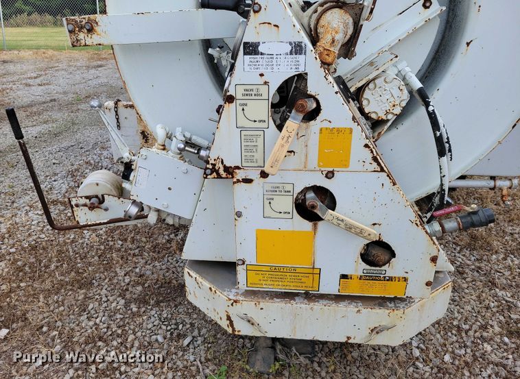 image for item DN4061 1995 International 4900 sewer jetter truck